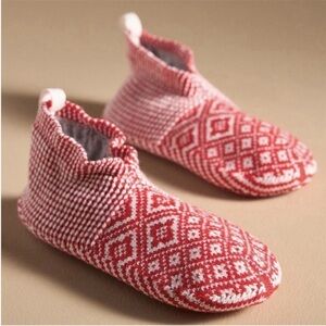 Anthropologie Bombas Cozy Red Patterned Gripper Slipper Size large